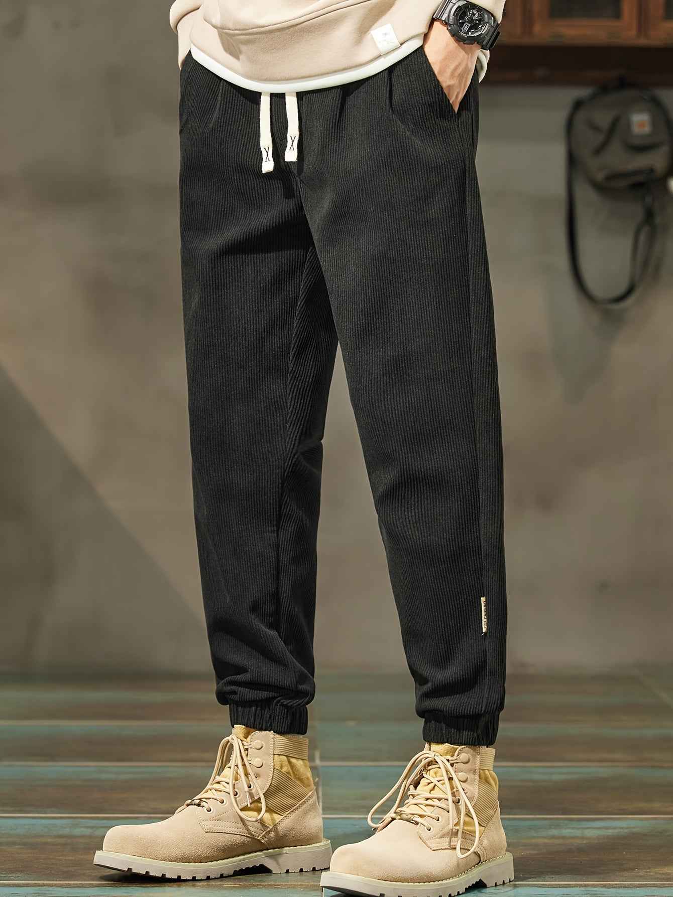 
                  Pantalon en velours côtelé basalte
                